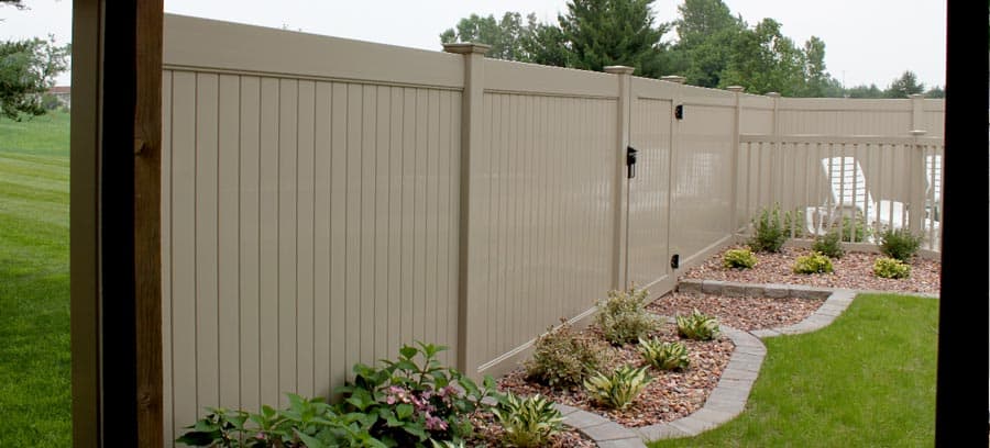 vinyl fence,white vinyl fencing,sandalwood vinyl fencing,vinyl fences